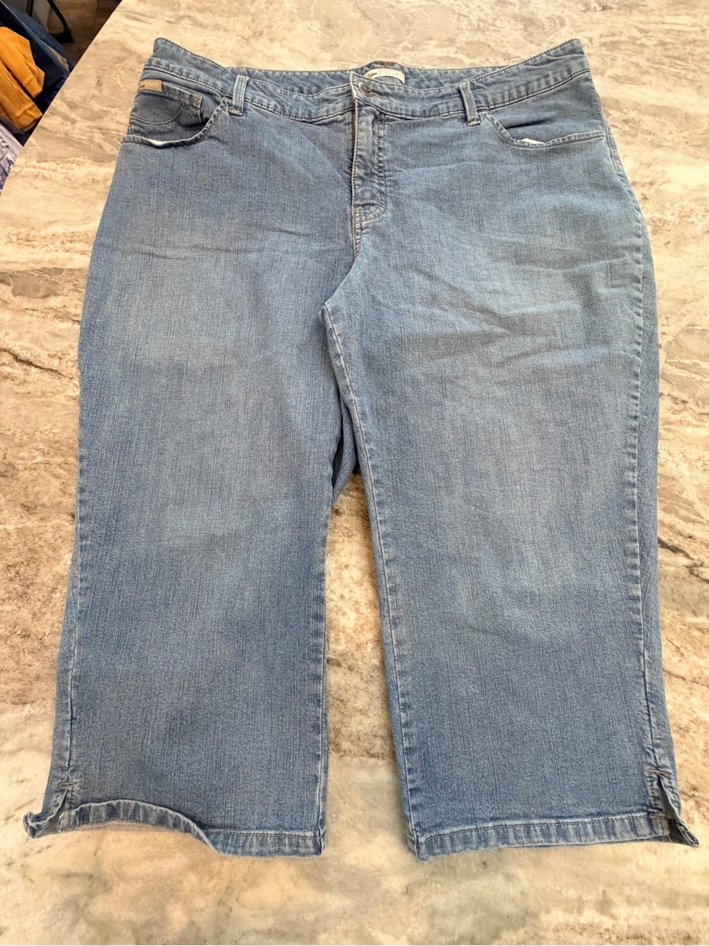 Lee Lower On The Waist Capri Jeans Plus 20W Medium Wash